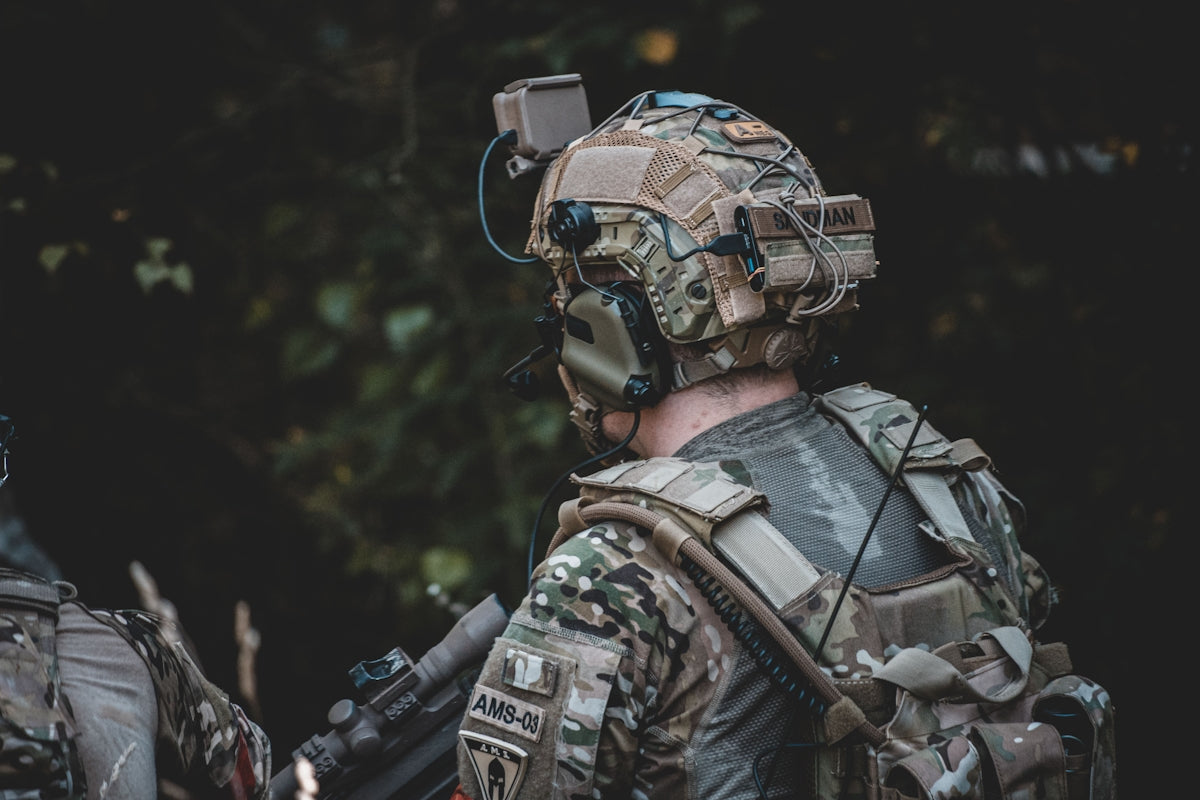 Red green dot holographic sight scope mounted on hunting rifle 20mm rail