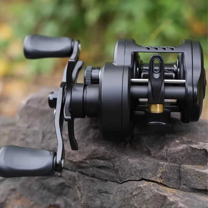 Hot Carbon Fiber Baitcasting Reel Ultra-Lightweight 5+1 Stainless Steel Bearings 7.2:1gear.